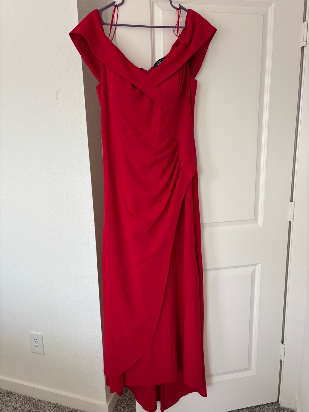 Alex Evenings Women's Off the Shoulder Stretch Crepe Dress. 18